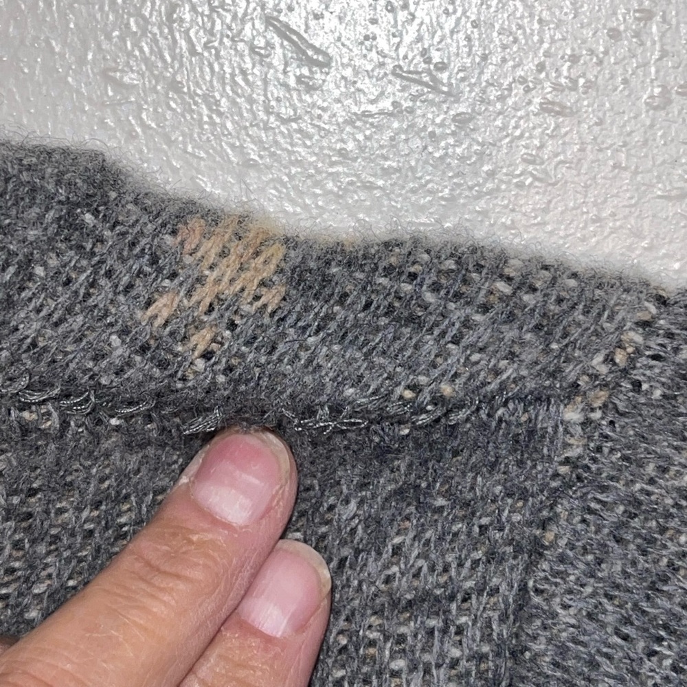 Woolrich full zip sweater / cardigan. Size medium Good to fair condition. - Picture 4 of 5